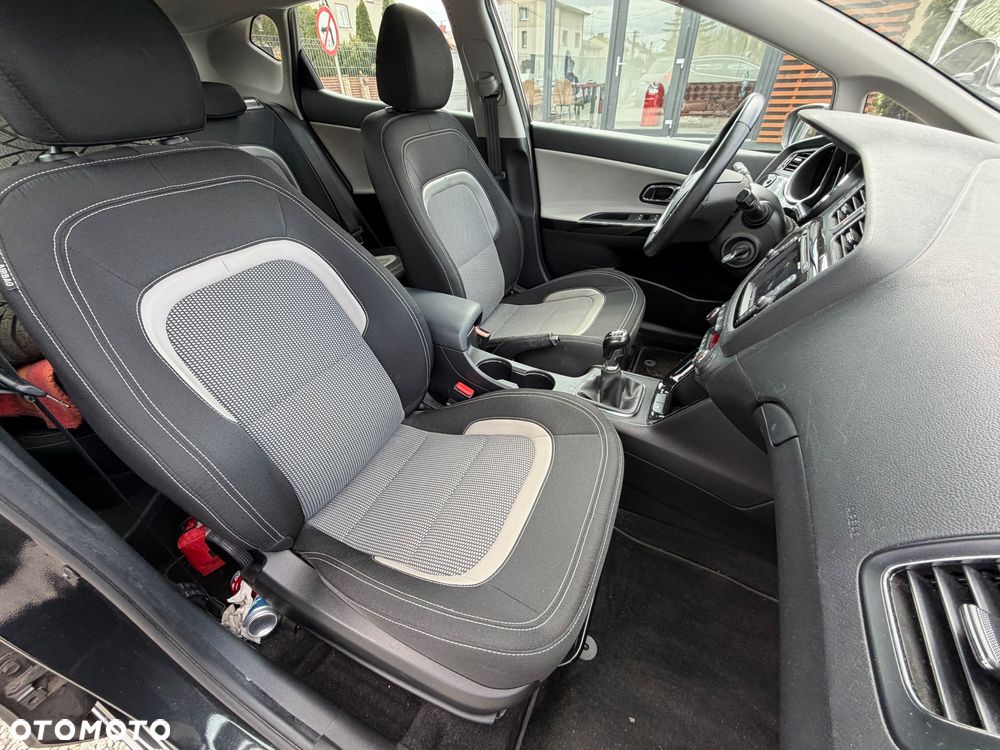 Kia Ceed 1.4 CVVT ISG Dream Team Edition - 35