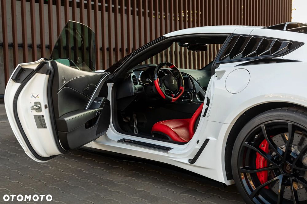 Chevrolet Corvette - 24