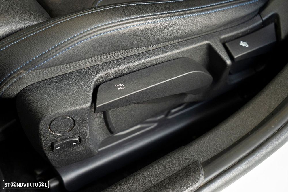 BMW 320 d Pack Desportivo M Auto - 25