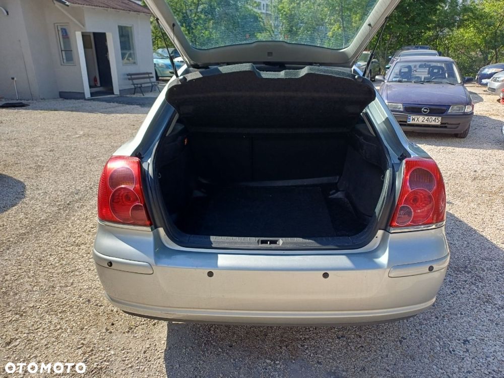 Toyota Avensis - 11