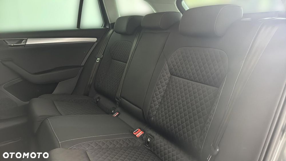 Skoda Superb 2.0 TDI SCR Ambition DSG - 17