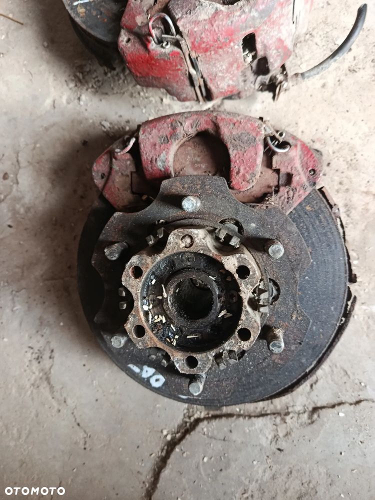 Zwrotnica przód prawa lewa zacisk hamulcowy Pajero 1 - 3