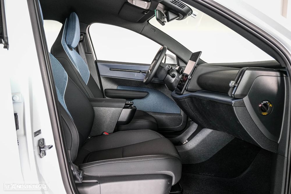 Volvo EX30 Single Motor Extended Range RWD Core - 29