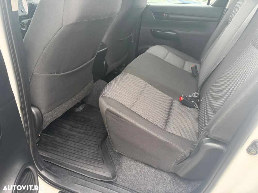 Toyota Hilux 2.4D 150CP 4x4 Double Cab 6MT Comfort - 19