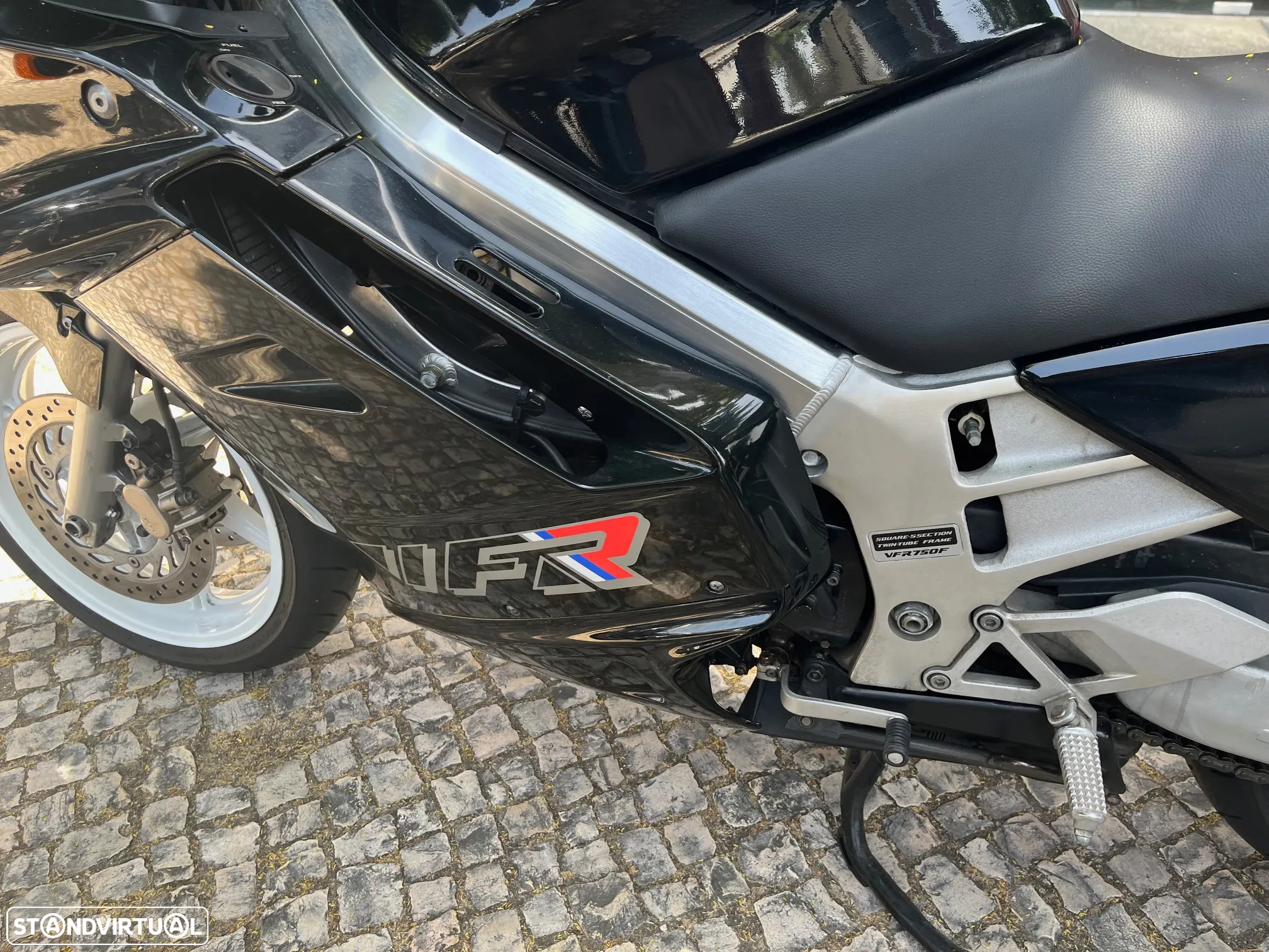 Honda VFR 750 F - 8