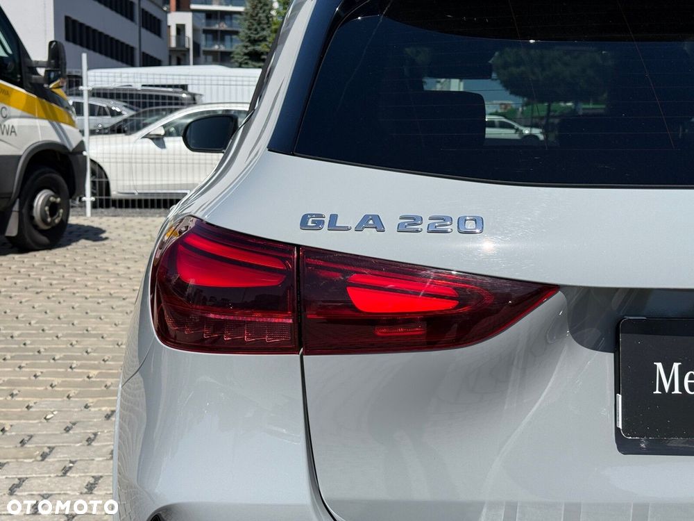 Mercedes-Benz GLA 220 mHEV 4-Matic AMG Line 8G-DCT - 15
