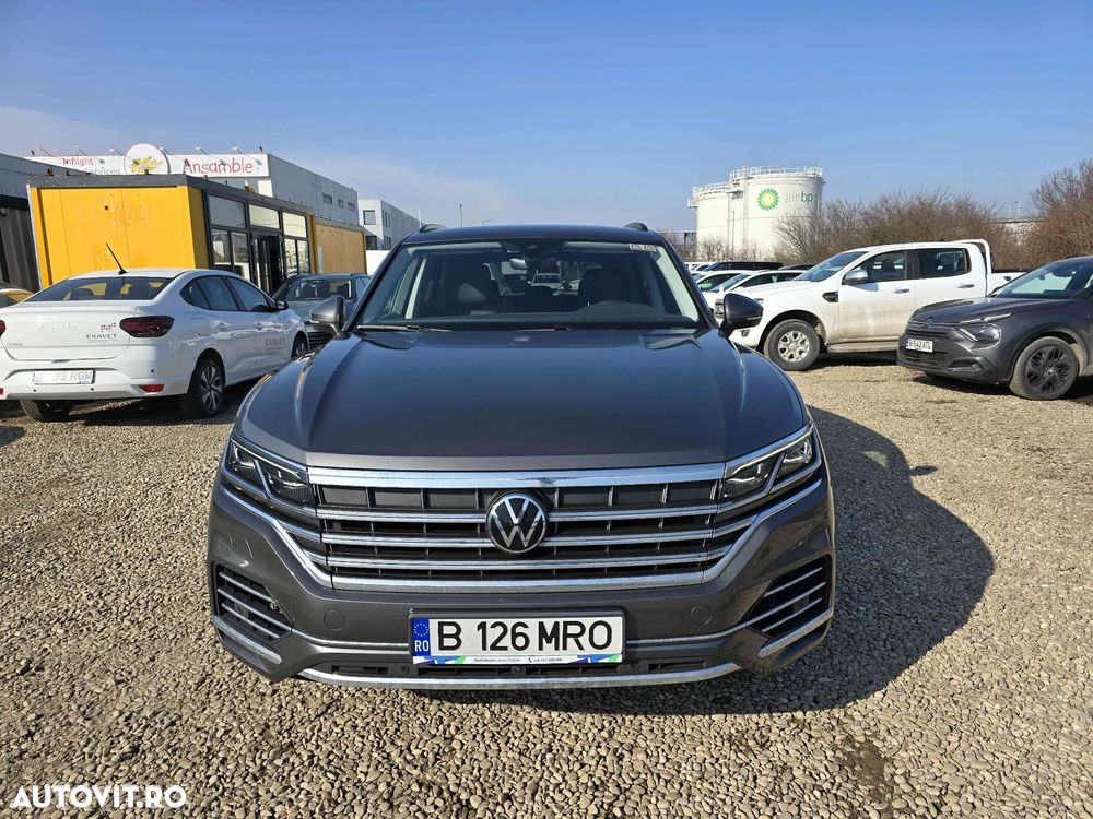 Volkswagen Touareg - 1