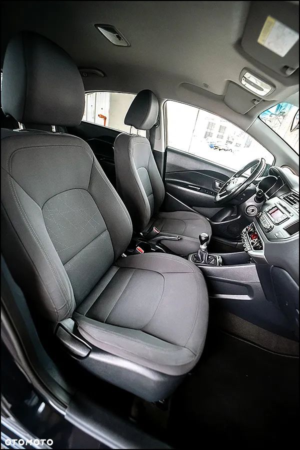 Kia Rio 1.2 Dream Team Edition - 34