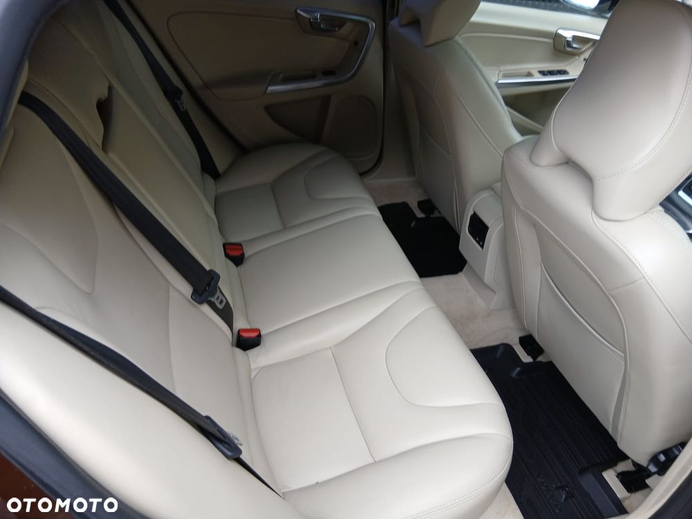 Volvo V60 Cross Country D3 Summum - 32