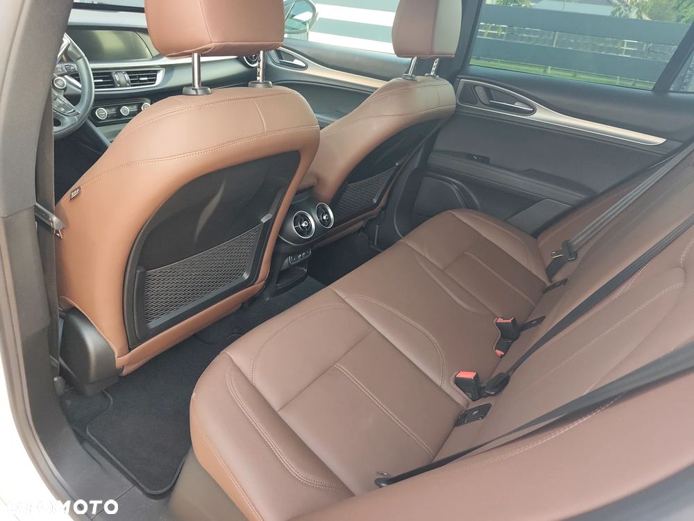 Alfa Romeo Stelvio - 22
