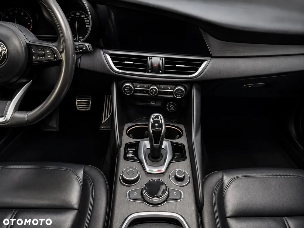 Alfa Romeo Giulia 2.0 Turbo TI Q4 - 16