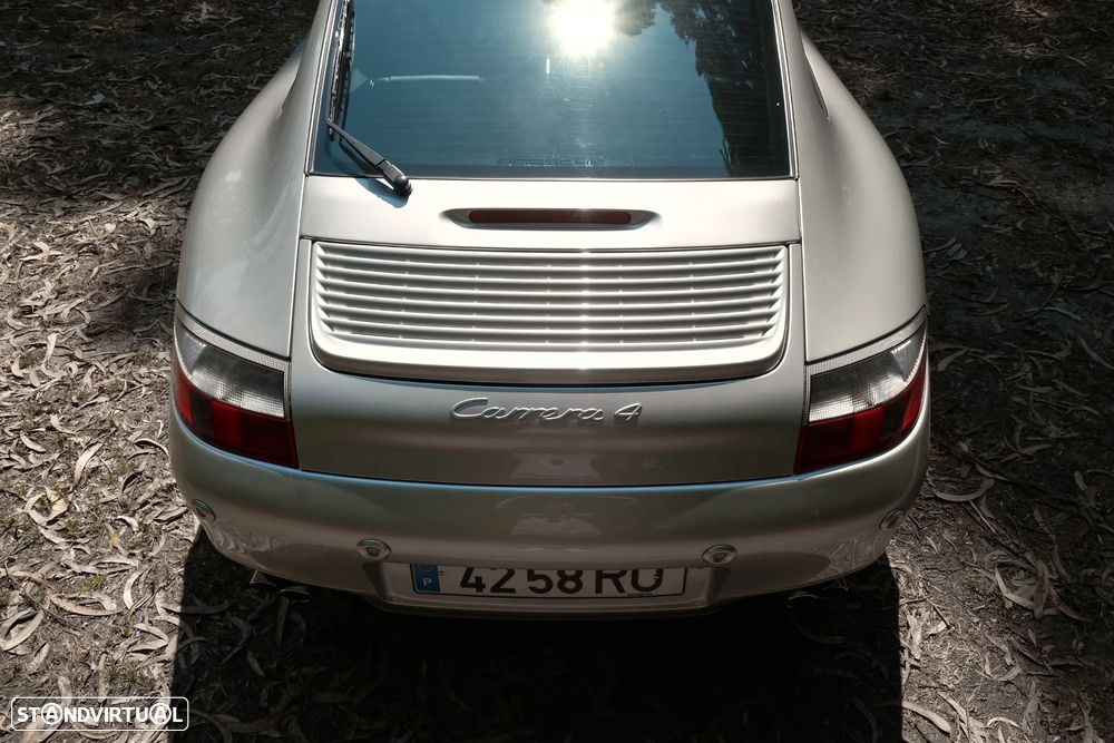Porsche 911 (996) Carrera 4 Coupé - 12