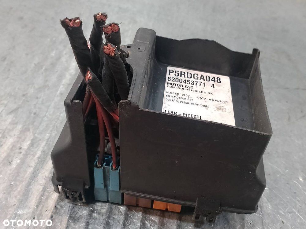 SKRZYNKA BEZPIECZNIKÓW RENAULT ESPACE IV 8200453771   P5RDGA048 2.2 DCI - 3