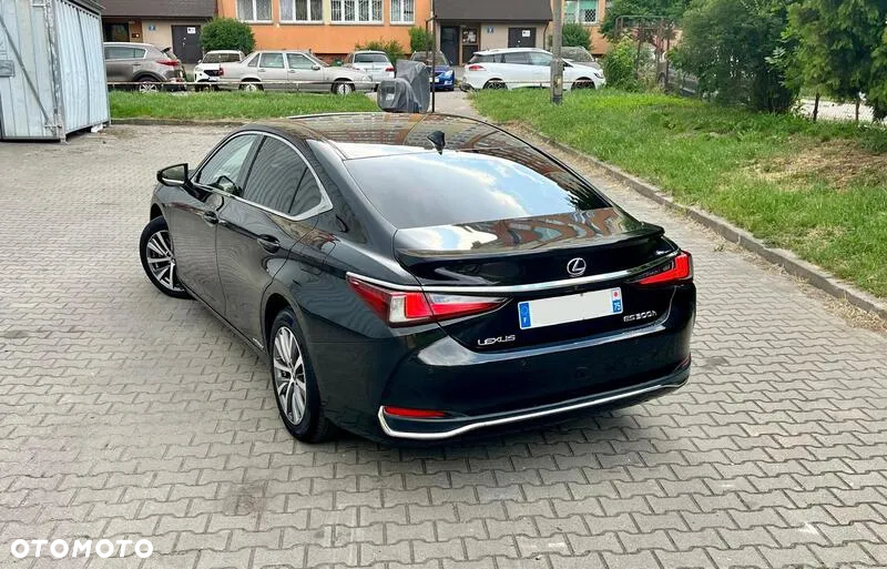 Lexus ES - 5