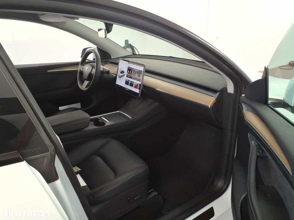 Tesla Model Y Long Range Dual Motor AWD - 7