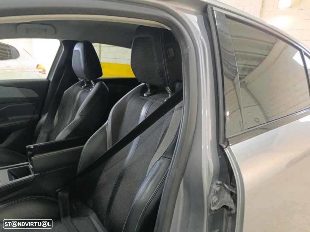 Peugeot 308 - 8