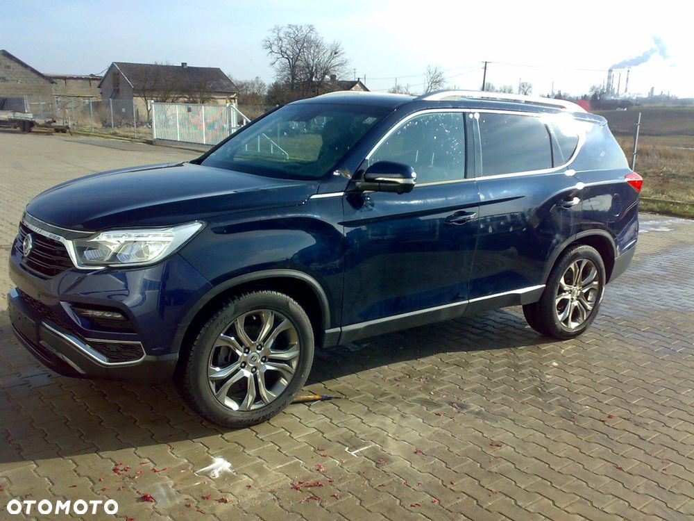 ssangyong rexton g4 2017 2021 próg słupek bok prawy nadkole - 2