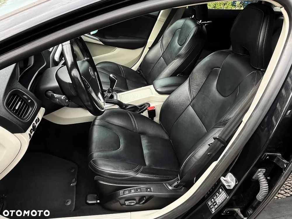 Volvo V40 D4 Summum - 19