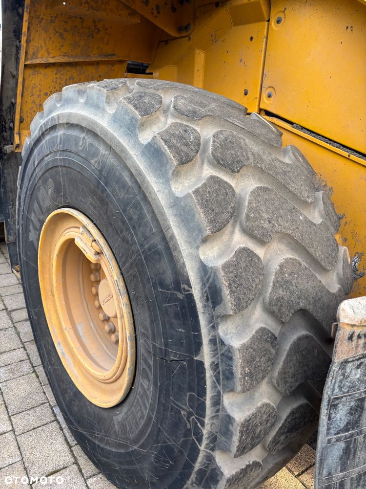 Volvo L150H rok 2011, 26ton, 4,2m3 opony 70%, bdb - 25