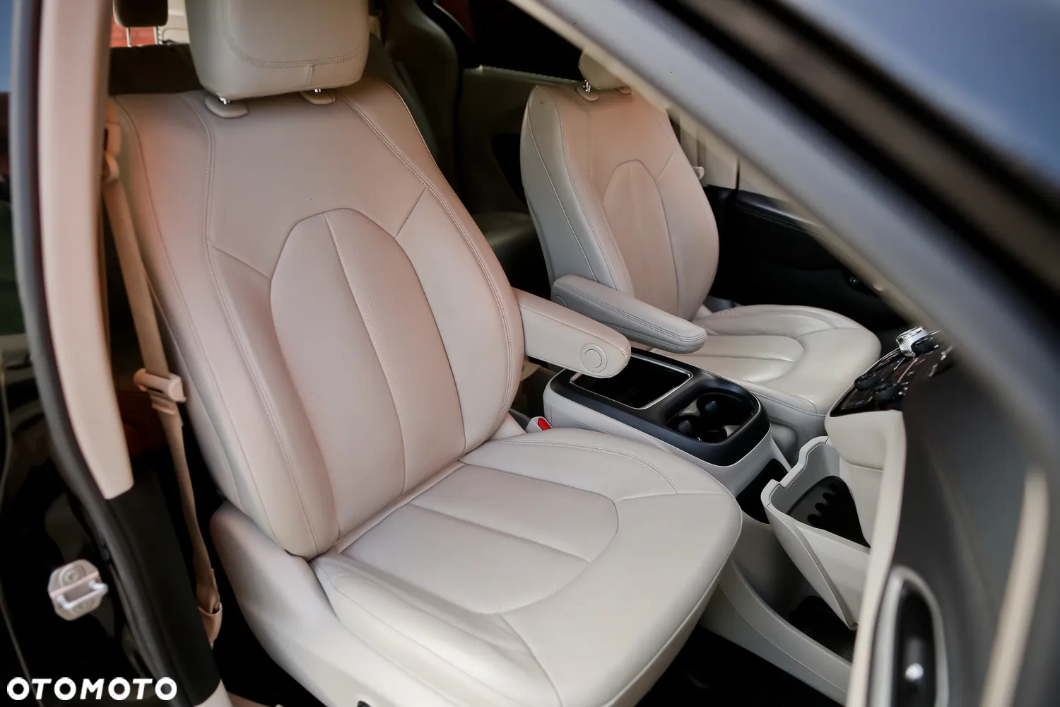 Chrysler Pacifica - 31