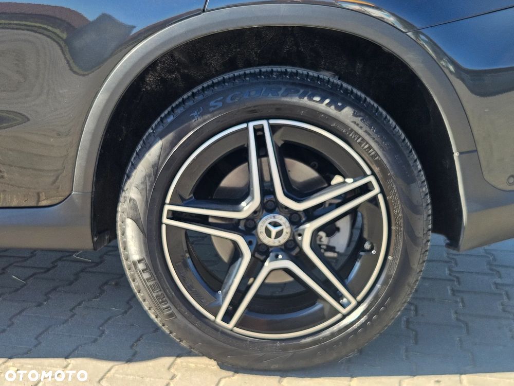 Mercedes-Benz GLC 300 4Matic 9G-TRONIC AMG Line - 10