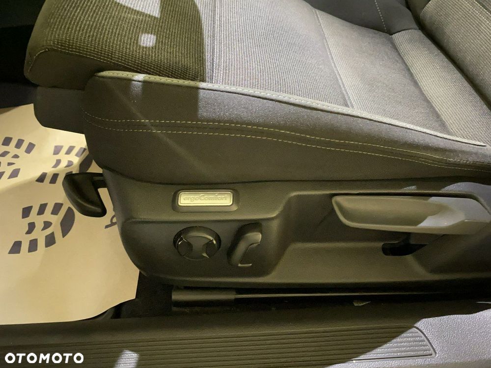 Volkswagen Passat - 13