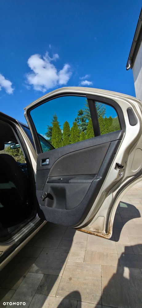 Ford Mondeo 1.8 Ambiente - 27