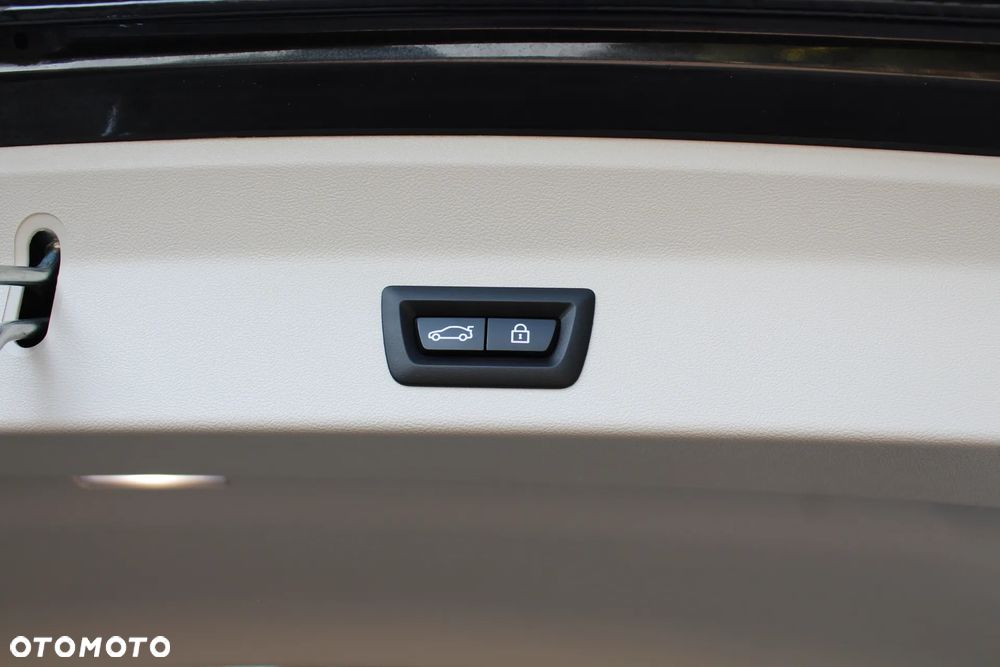 BMW X3 xDrive20i Luxury Line - 38