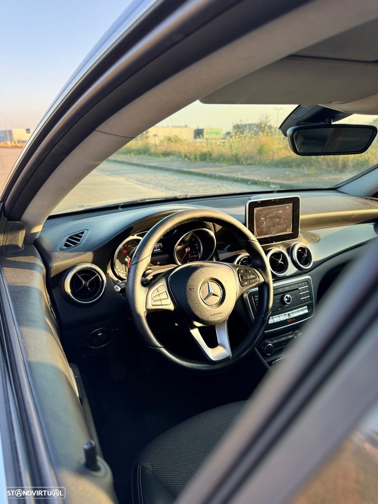Mercedes-Benz CLA 180 — fotografia 8