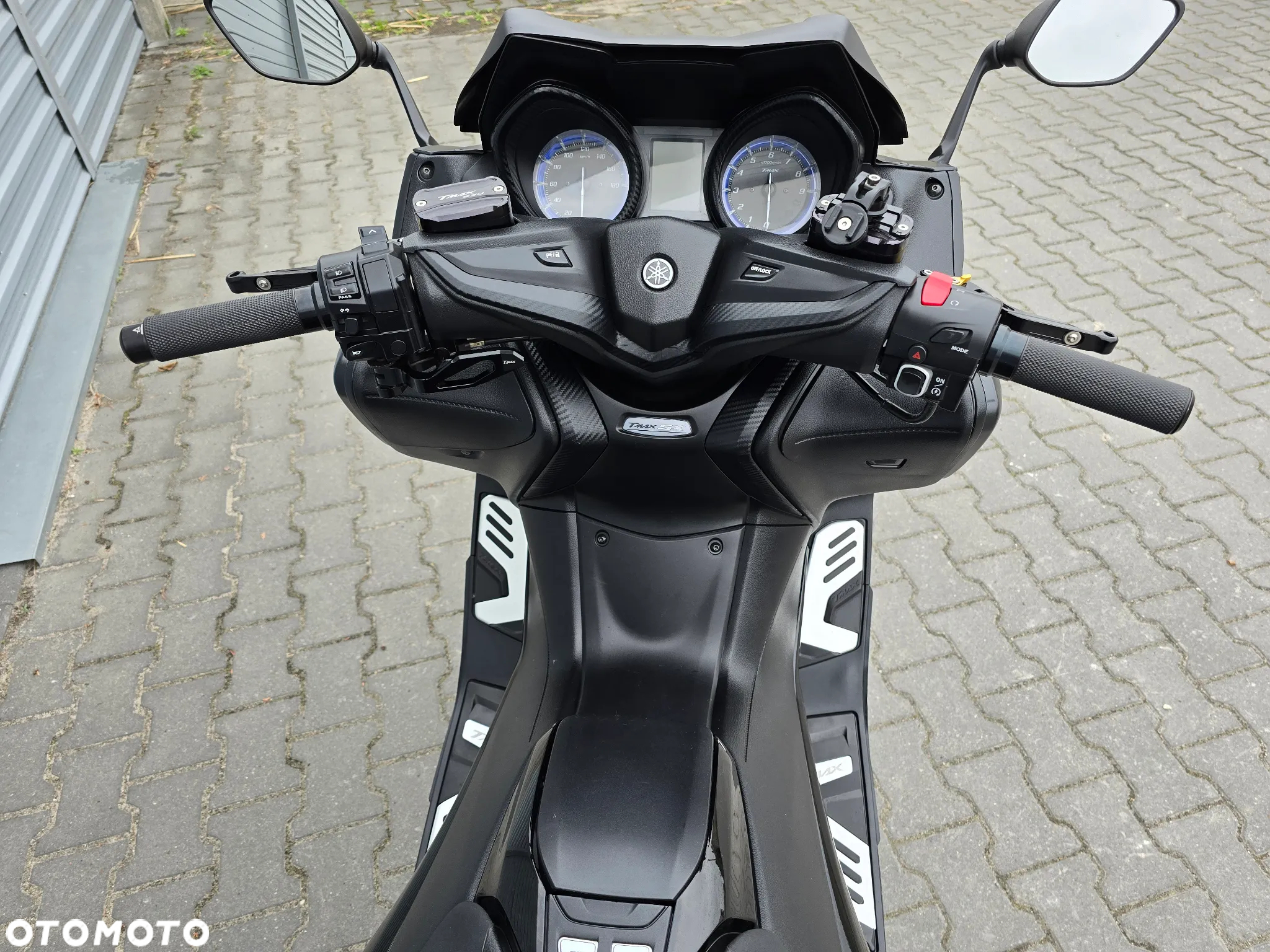 Yamaha Tmax - 10