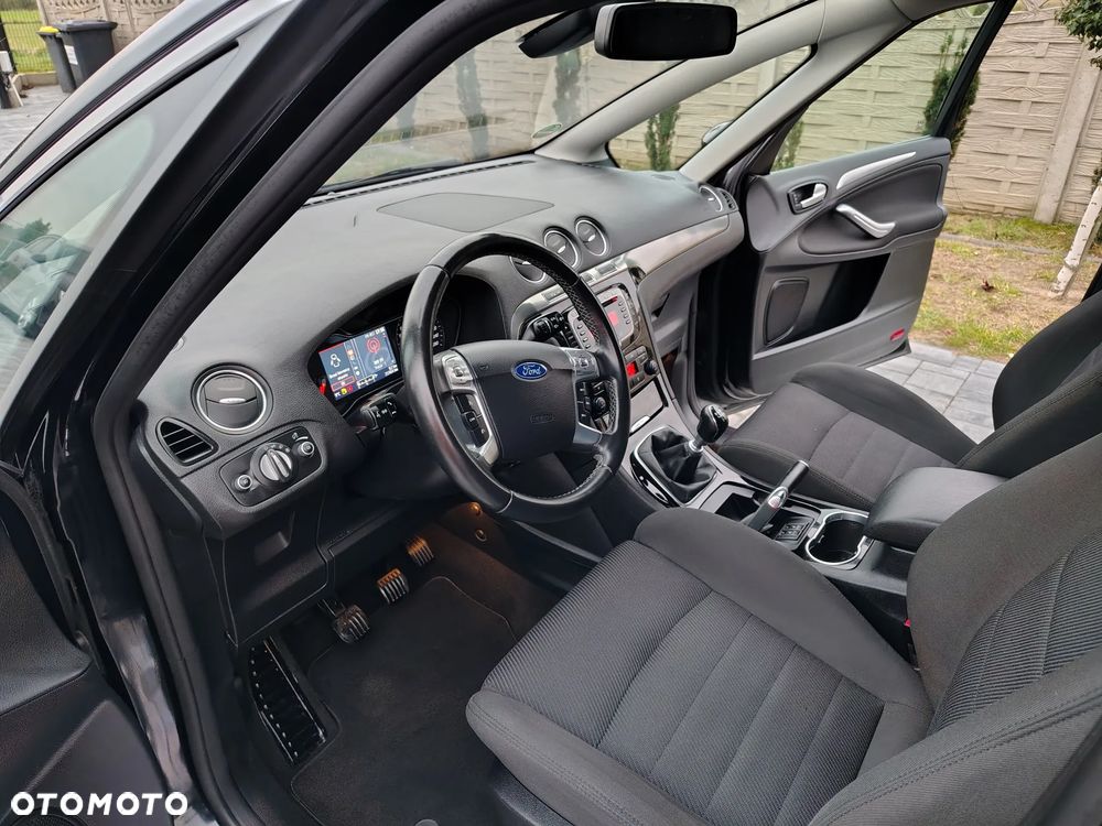 Ford S-Max - 13