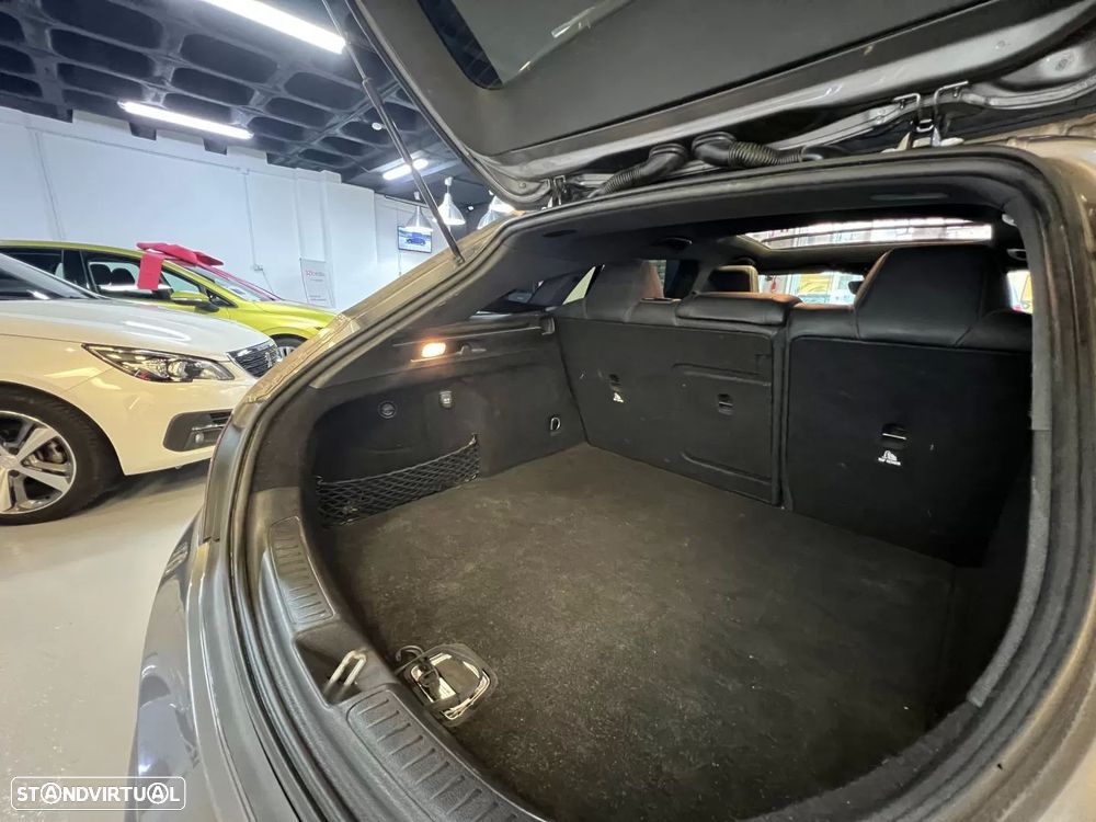 Mercedes-Benz CLA 200 d Shooting Brake AMG Line Aut. - 37