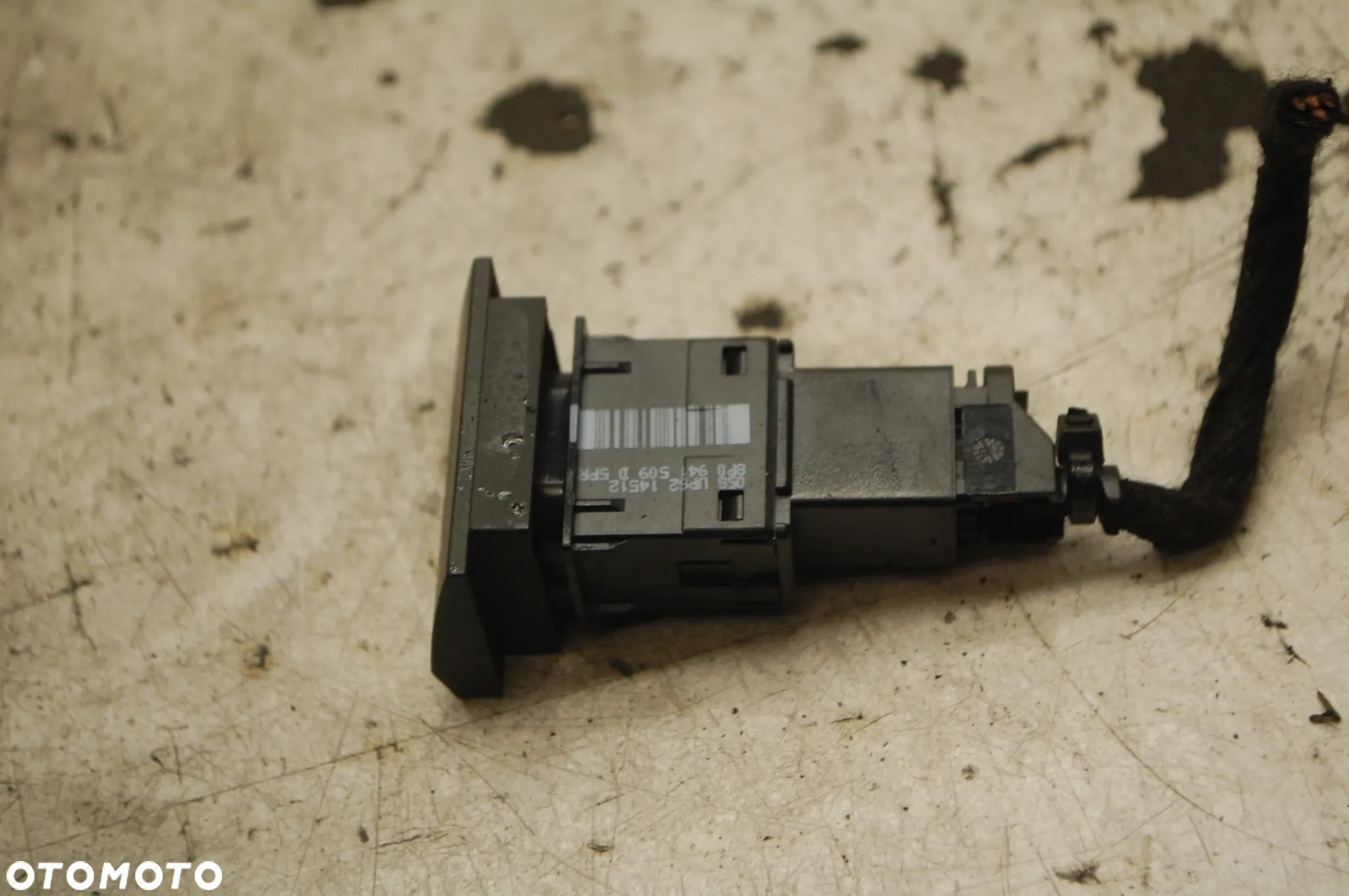 PRZEŁĄCZNIK WŁĄCZNIK AWARYJNYCH 8P0941509D AUDI A3 8P LIFT - 2