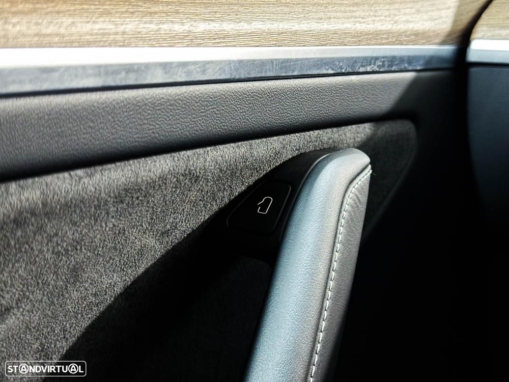 Tesla Model Y Long Range RWD - 47