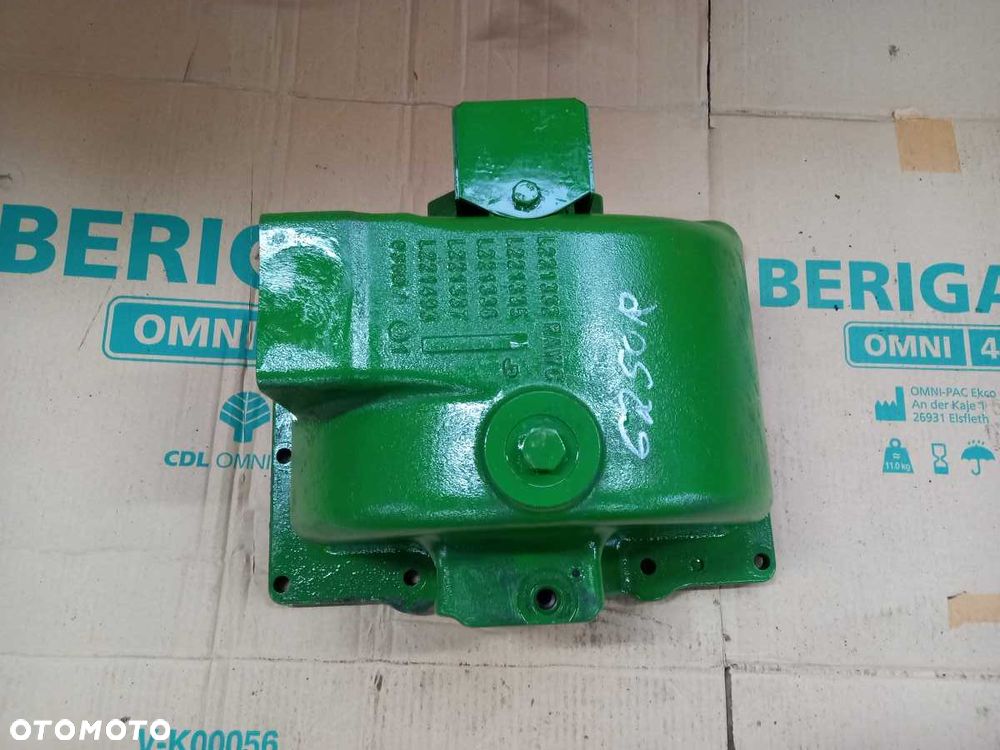 Przystawka przedniego napędu wałek kosz L221335 AL228193 L215480 L215753 John Deere 6250R - 3