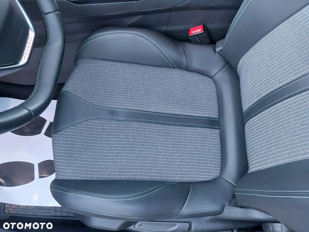 Peugeot 3008 1.6 PureTech HYbrid Allure S&S EAT8 - 12