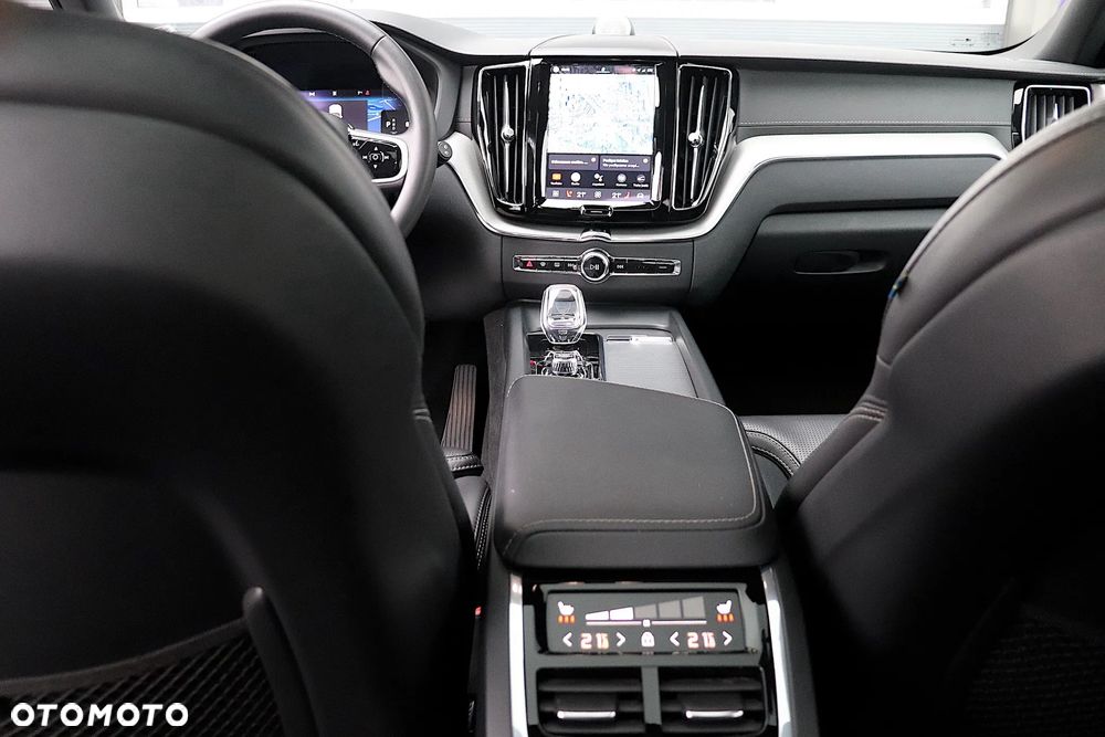Volvo XC 60 B5 B AWD Ultra Black Edition - 11