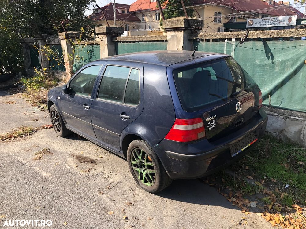 Dezmembrez  VW Volkswagen Golf 4 albastru 2002 4 usi - 4