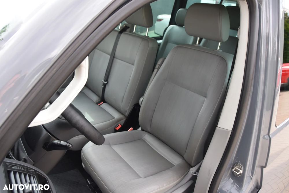 Volkswagen Caravelle - 16