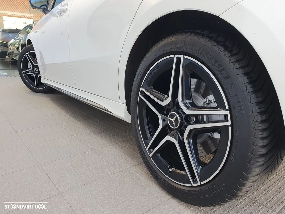 Mercedes-Benz A 250 e AMG Line - 17