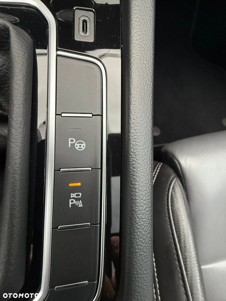 Volkswagen Passat Variant 2.0 TDI SCR DSG 4Motion Business - 37