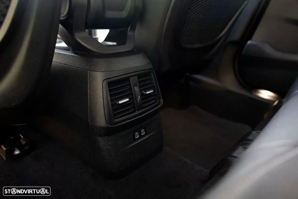 BMW 216 Active Tourer d Line Luxury - 37