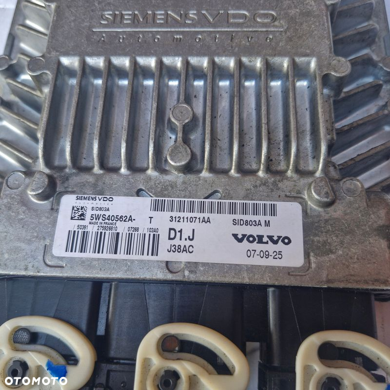 STEROWNIK KOMPUTER SILNIKA VOLVO V50 S40II C30 2,0D 31211071AA D1.J SID803A - 2