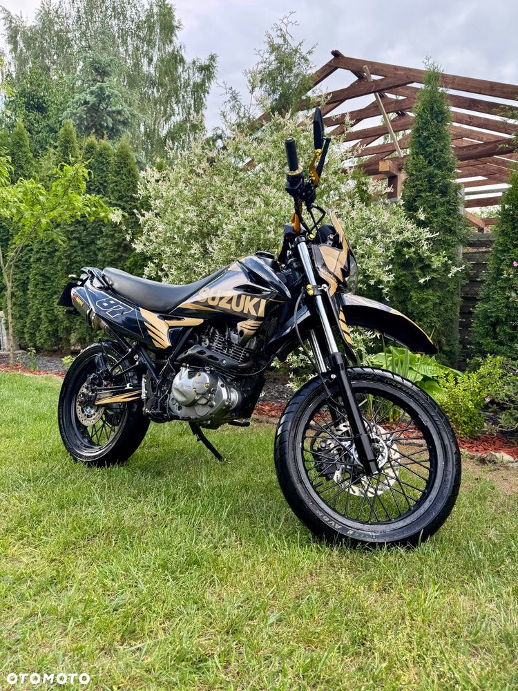 Suzuki DR - 6