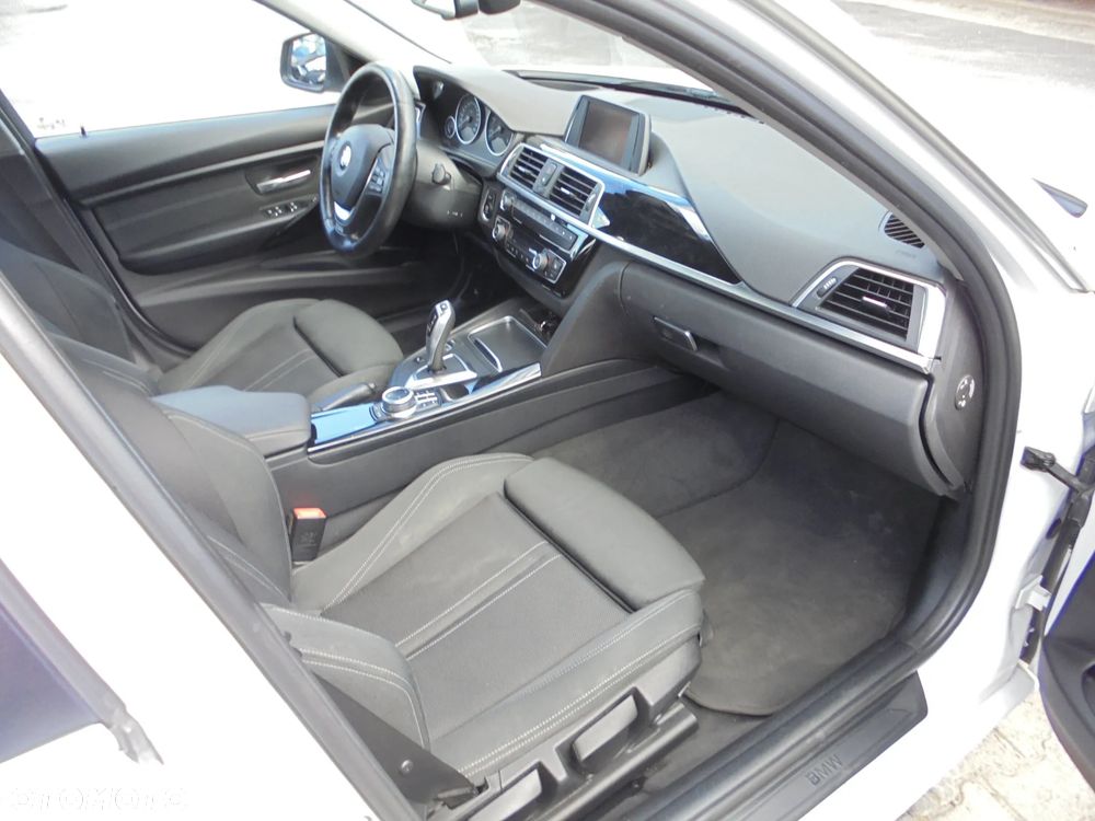 BMW Seria 3 320d Edition M Sport Shadow - 12