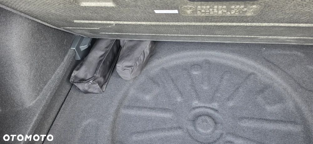 Volkswagen Golf e-Golf - 12