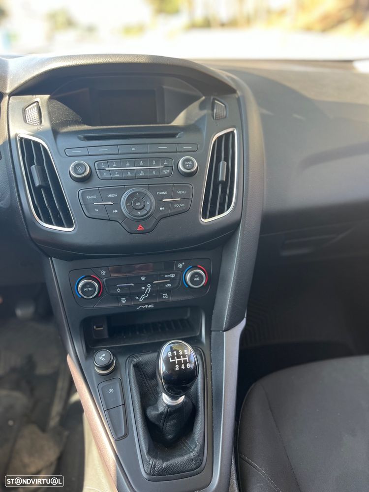 Ford Focus SW 1.0 EcoBoost ST-Line - 38