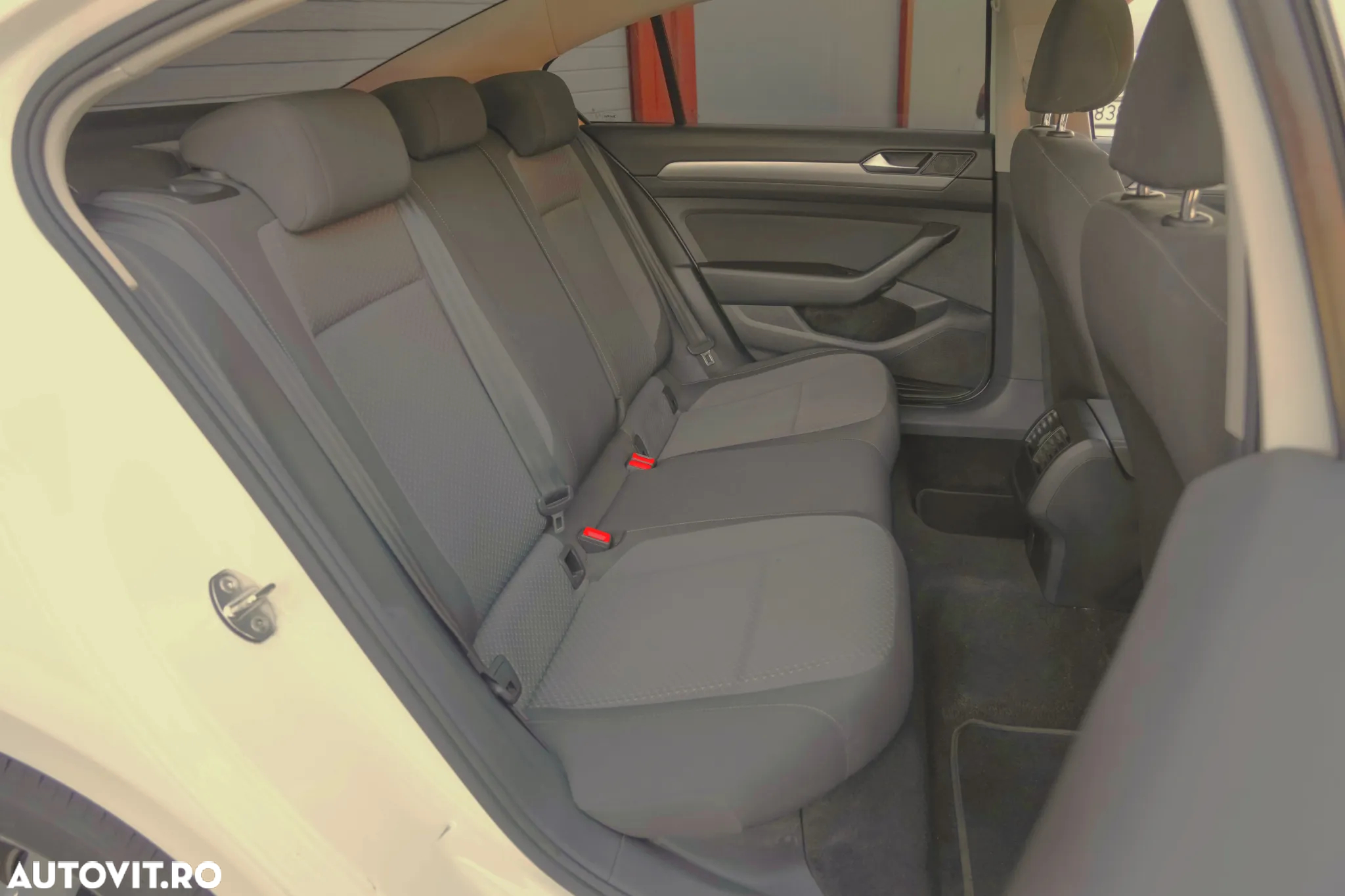 Volkswagen Passat - 12