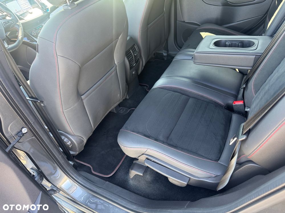 Ford Kuga 1.5 EcoBoost 2x4 ST-Line - 10