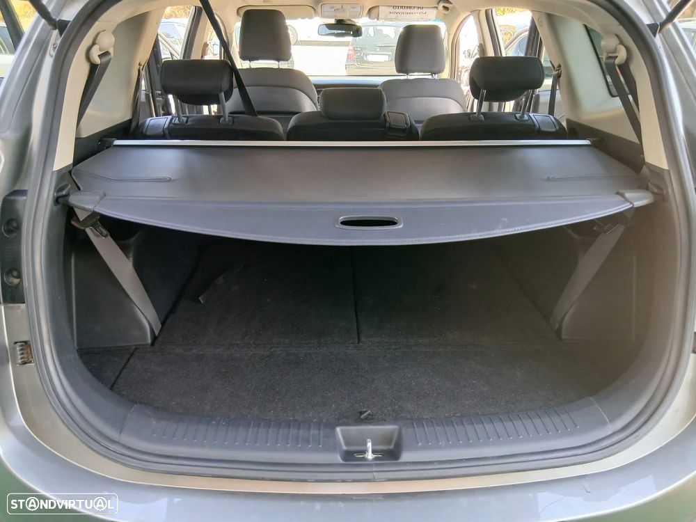 Kia Carens 1.7 CRDi ISG TX - 26
